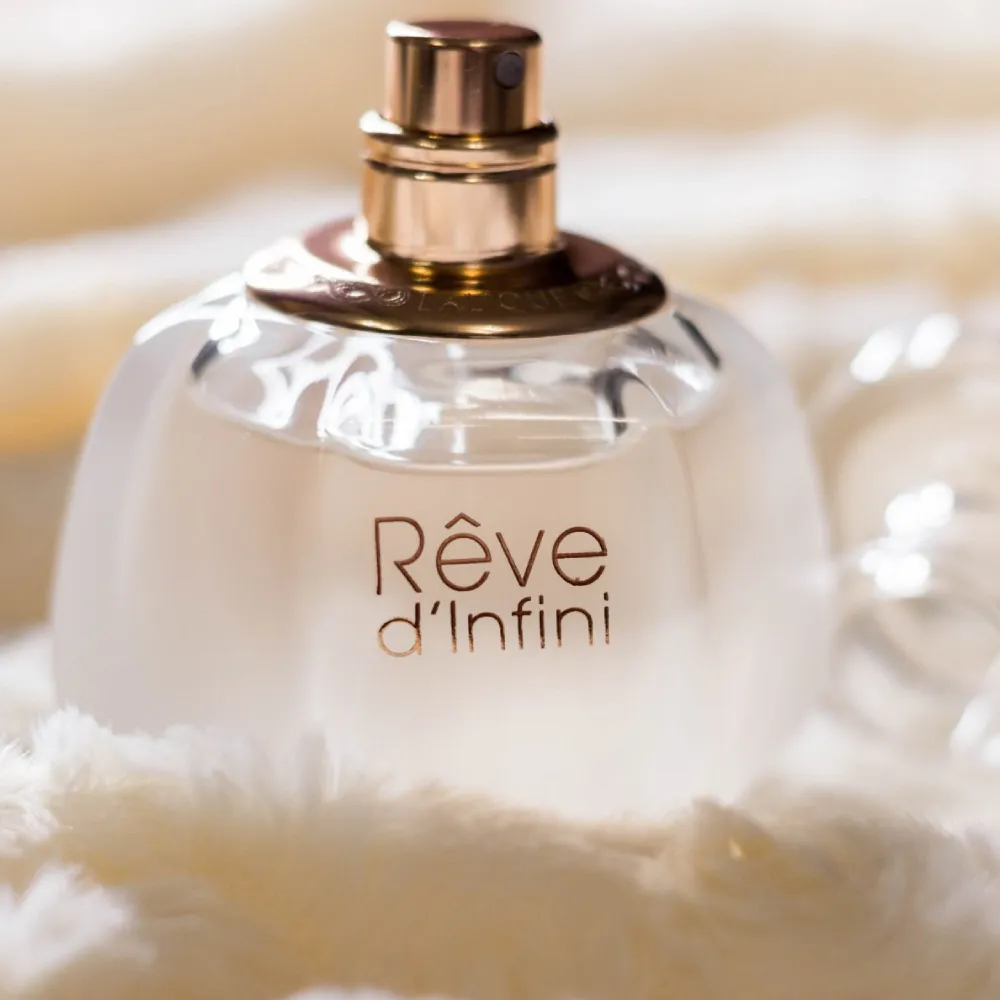 نمونه رنگ‌بندی عطر لالیک روه اینفینی