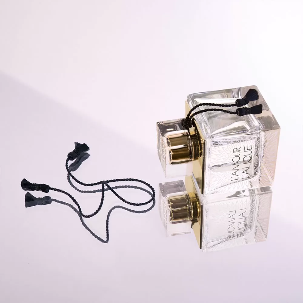نمونه رنگ‌بندی عطر لالیک آمور