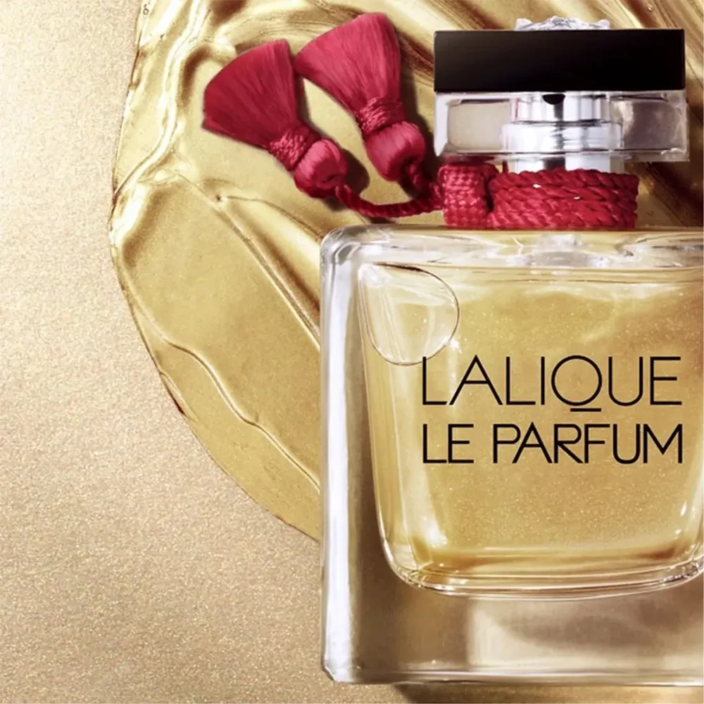 نمونه رنگ‌بندی عطر لالیک له پرفیوم